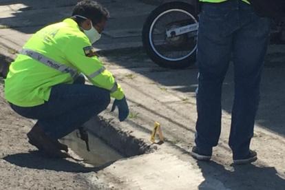 Situación. Tras una persecución policial un presunto delincuente murió y otro resultó herido, ocurrió en Tulcán y Portete, hace pocos días.