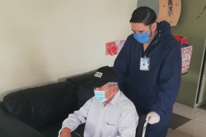 En el asilo, la mayoría de las personas padecen de varios tipos de discapacidad.