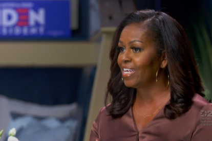 Una captura de fotogramas de un video facilitado por la Convención Nacional Demócrata (DNC) muestra a la ex primera dama de los Estados Unidos Michelle Obama hablando durante la primera noche de la Convención Nacional Demócrata, celebrada como un evento en línea organizado desde Milwaukee, Wisconsin, EE. UU., 17 de agosto