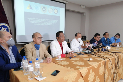 El Frente de Gremios de Profesionales de la Salud piden indemnizar al personal sanitario que falleció por el coronavirus.