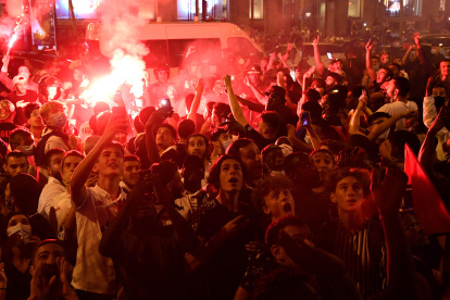 Las personas se olvidaron de las restricciones para celebrar el paso a las finales del PSG.