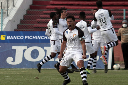 El uruguayo anotó su primer gol con Barcelona.