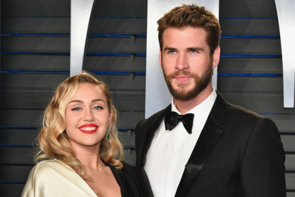 Liam terminó con Miley tras descubrir que le era infiel con una mujer.