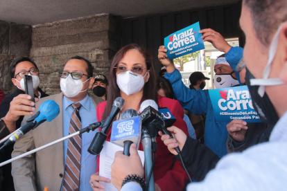 Los militantes de la revolución ciudadana ya tienen hasta los afiches alusivos al binomio Arauz- Correa.