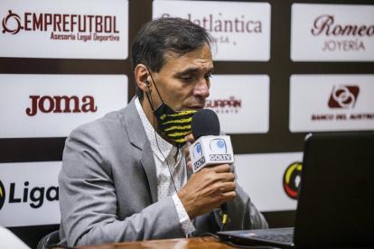 Fabián Bustos, entrenador de Barcelona, está pensando en el compromiso ante Emelec.