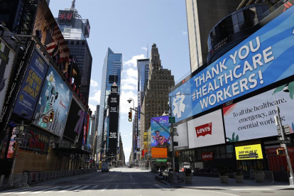 Las calles de Manhattan, uno de las cinco zonas en que está dividida la ciudad de Nueva York, luce casi vacía. Antes de la pandemia era el centro del turismo y consumo de esta ciudad estadounidense.