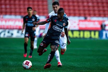 Miler Bolaños llegó a lucir la banda de capitán del Xolos, pero volvió a meterse en problemas
