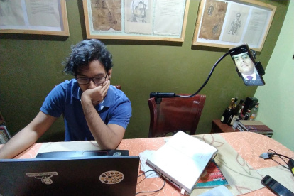 El uso de las cámaras de las computadoras o de teléfonos celulares son parte de las herramientas solicitadas por los maestros.