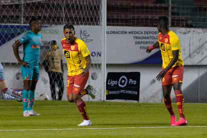 Sergio López festeja el gol que abrió el marcador en el partido entre Aucas y Liga de Quito, la noche de este sábado 22 de agosto de 2020