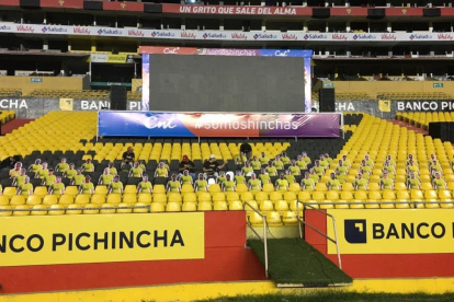 Imágenes con hinchas de Barcelona ya están en las graderías del Monumental para el Clásico.
