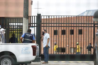 El Balandra Cruz del Sur fue inspeccionado por personal de Justicia y Vigilancia municipal.