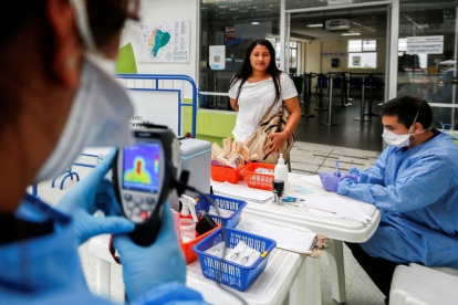 Del universo de contagiados, 841 están estables en una casa de salud y 386 están hospitalizadas con pronóstico reservado.