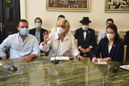 Sesión. Los representantes de la cámaras de producción tuvieron un nuevo encuentro con la alcaldesa.