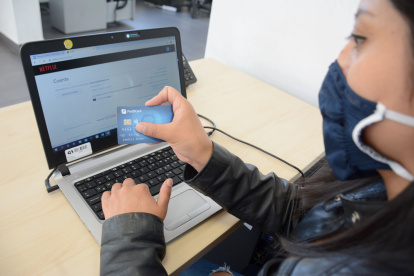 La lista de las aplicaciones gravadas con el 12 % del IVA no incluye solo las que están dedicadas al entretenimiento, sino otras como LinkedIn, para encontrar empleo; Wix, para crear páginas webs, sitios para adquirir libros y apps para aprender idiomas como Duolingo y OpenEnglish.