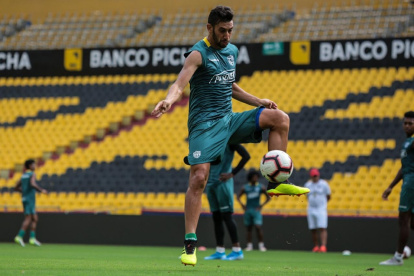 Bruno Piñatares, volante de Barcelona, considera que los toreros fueron superiores a Guayaquil City.