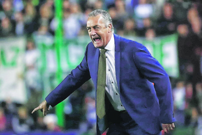 Gustavo Alfaro, técnico de la selección ecuatoriana, realizará su primera convocatoria para medir a Argentina y Uruguay.