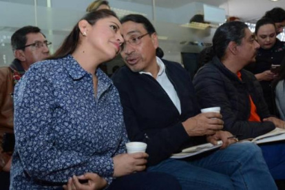 Archivo. Paola Pabón, Virgilio Hernández y (derecha) durante una sesión de la Comisión legislativa en enero de 2020.