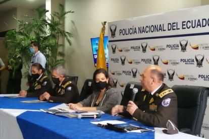 Reacción. María Paula Romo, ministra de Gobierno, responde a la Asamblea en rueda de prensa en Guayaquil.