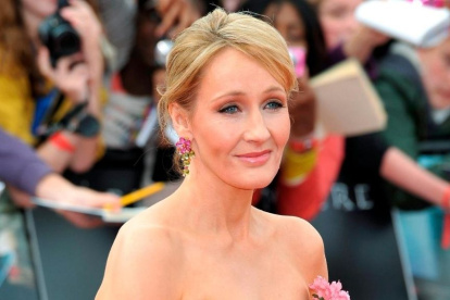 J.K. Rowling. La misma generación que la amó por haber creado a Harry Potter, ahora la cuestiona por sus opiniones.