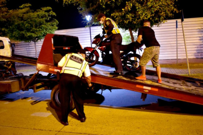 Veintidós personas recibieron citaciones por participar en carreras clandestinas en Samborondón.