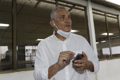 El precandidato presidencial acompañó a los aspirantes a la Asamblea en Guayas por el movimiento Justicia Social a firmar su aceptación.