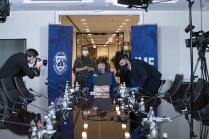 La directora del FMI, Kristalina Georgieva, en reuniones virtuales tras la pandemia de Covid-19.