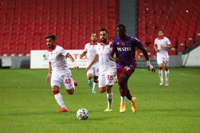 El delantero ecuatoriano Stiven Plaza debutó con el Trabzonspor, de Turquía.