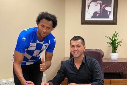 El defensa Arturo Mina fue el último en integrarse al balompié turco.