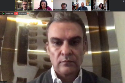 La Comisión Multipartidista investiga al asambleísta Eliseo Azuero por el caso de corrupción relacionado a la construcción del hospital de Pedernales.