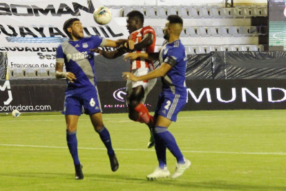 Los errores defensivos condenaron a Emelec a una nueva derrota, esta vez ante Técnico Universitario.