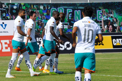 Los jugadores de Liga de Quito festejan ante Orense por la fecha 9 de la LigaPro