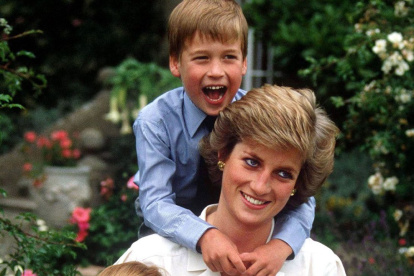 Diana y su hijo el príncipe Enrique.