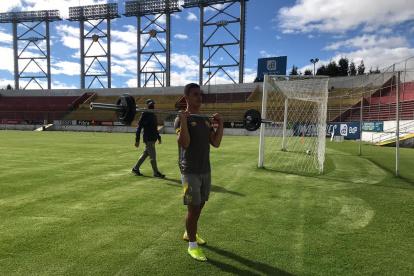 Aucas visitará a Barcelona tratando de acercarse a la parte alta de la tabla