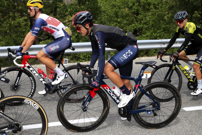 Richard Carapaz se mantiene entre los mejores ubicados en la general del Tour de Francia.