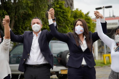 El binomio de Suma firmó su precandidatura.