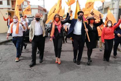 Xavier Hervas y María Sara Jijón firmaron su precandidatura presidencial.