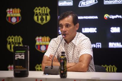 Fabián Bustos, entrenador de Barcelona, está contento con el nivel de sus dirigidos tras la reanudación del campeonato.