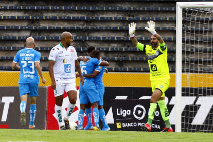 Esteban Dreer (d) se quedó afuera de la nómina de concentrados de Liga de Portoviejo para el partido ante Independiente.