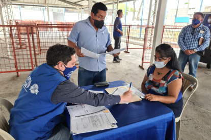 Los últimos precandidatos acudieron a firmar a aceptación de sus postulaciones.