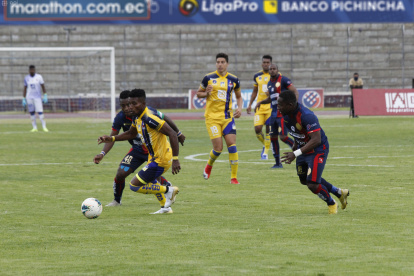 Delfín se encontró encerrado y no pudo pelear por el empate en Riobamba.