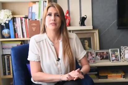 Reyes, en un video publicado en su red social Twitter, anunció su decisión de declinar a su precandidatura presidencial.