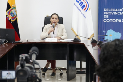 La presidenta del CNE atendió las preguntas de medios de comunicación en Cotopaxi.