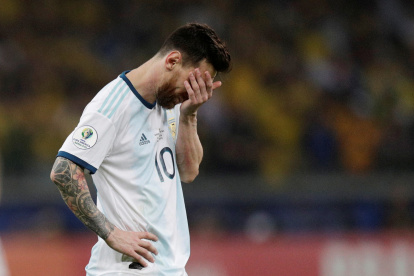 Lionel Messi también renunció a la selección de Argentina después de perder una final de Copa América ante Chile.