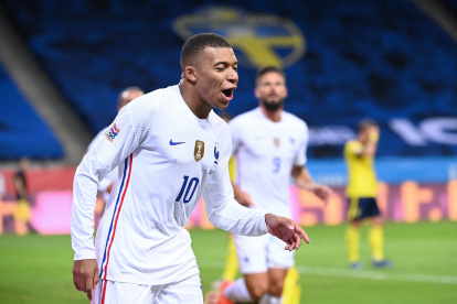 Kylian Mbappé celebra su tanto conseguido frente al combinado sueco.
