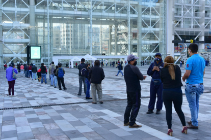 EN LA PLATAFORMA GUBERNAMENTAL SE INTEGRAN A TRABAJAR LOS FUNCIONARIOS PUBLICOS EN  LAS DIFERENTES ENTIDADES QUE SE ENCUENTRA EN FUNCINANDO DENTRO DE LA PLATAFORMA 

29   de junio  2020
KARINA DEFAS 
Agencia (ag-expreso ag-extra ag-quito)