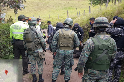 Militares de Tulcán ayudaron a la Policía a recapturar a lis privados de la libertad que fugaron este domingo.