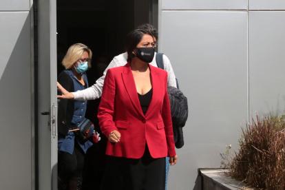 La prefecta Paola Pabón durante a su salida del Complejo Judicial Norte a donde asistió a la audiencia preparatoria de juicio.