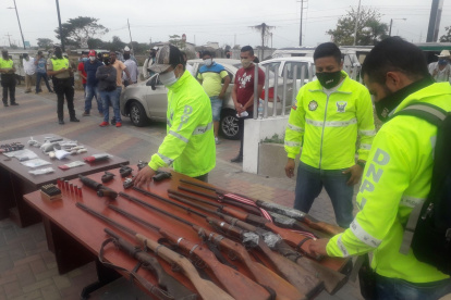 Hecho. Estas son algunas de las armas encontradas durante los operativos.