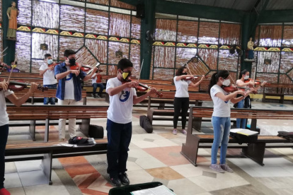 Los ensayos de música académica se realizan en la iglesia El Bautismo de Jesús, en Monte Sinaí.