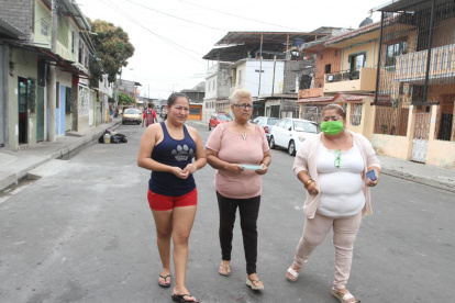Las mascotas de las moradoras Wendy Sáenz, Maribel Carranza y Edna Macías murieron envenenadas la última semana de agosto.